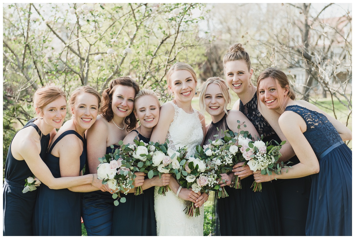 bride with 7 bridesmaids in navy blue dresses, wedding photography by Sandra Grunzinger Photography